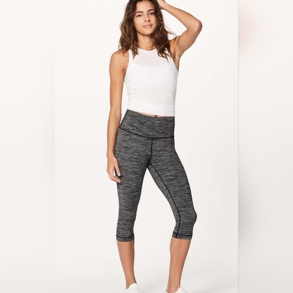 lululemon athletica Pants - Lululemon Wunder Under Cropped Active Leggings